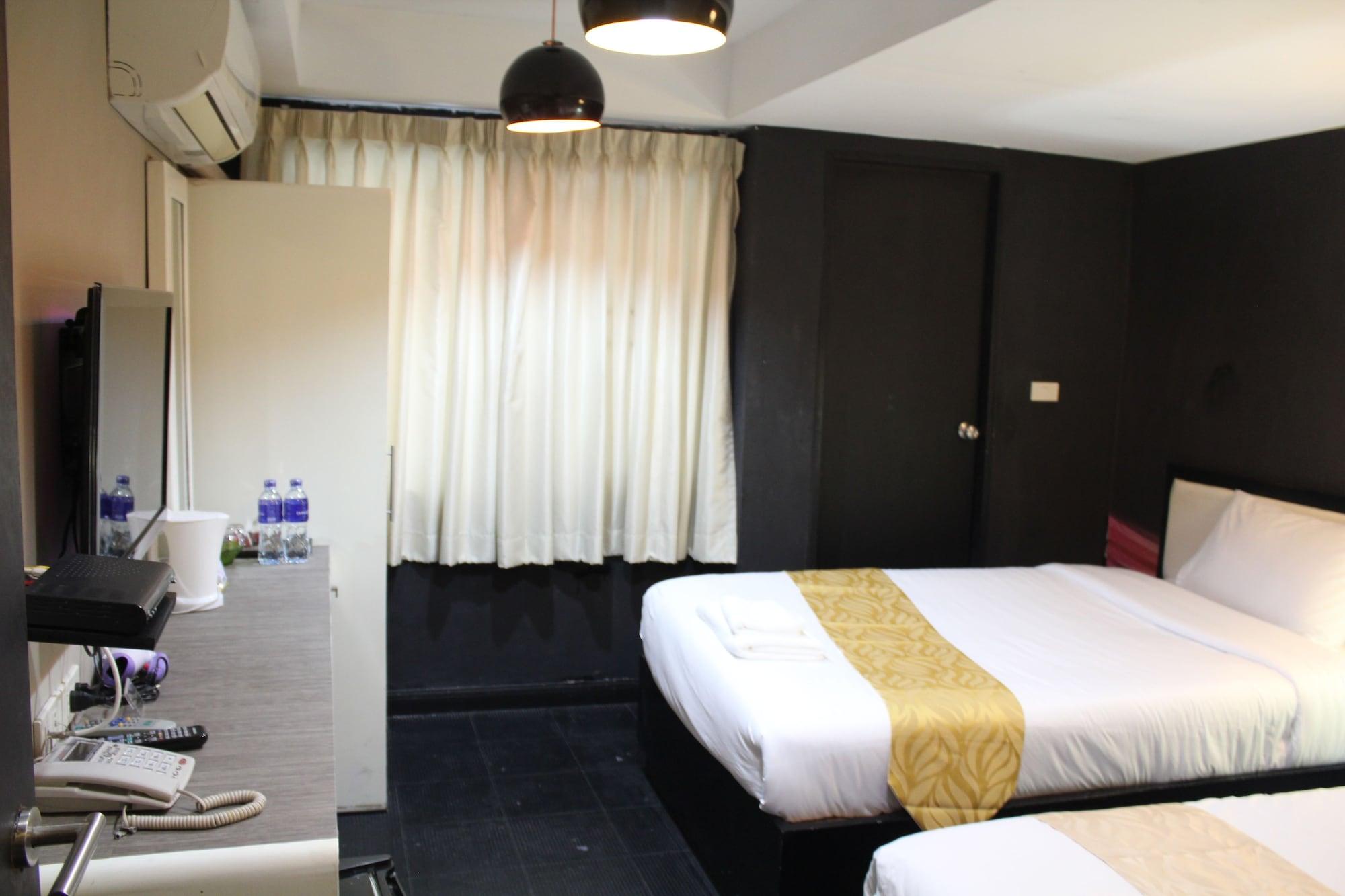 V30 Sukhumvit Hotel Bangkok Exterior photo