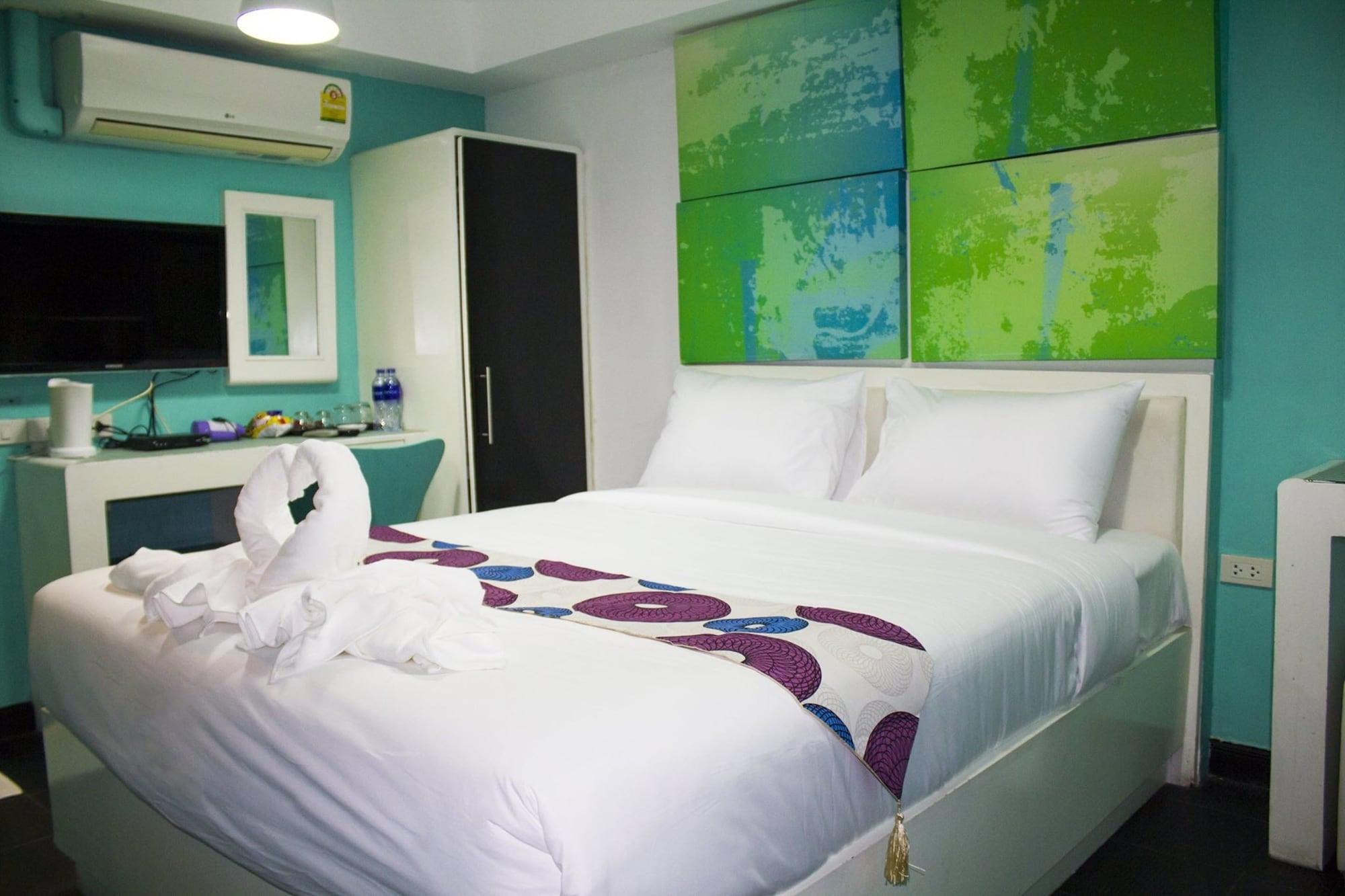 V30 Sukhumvit Hotel Bangkok Exterior photo