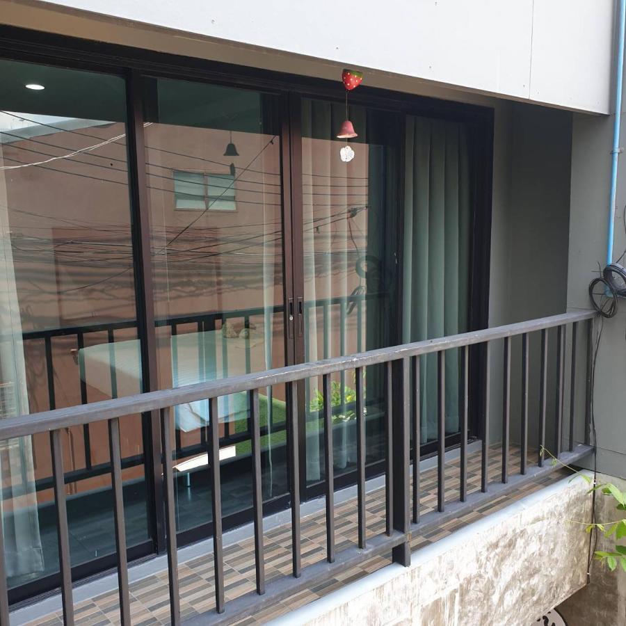 V30 Sukhumvit Hotel Bangkok Exterior photo
