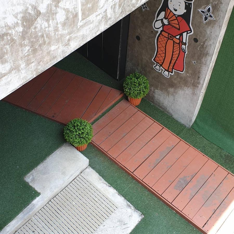 V30 Sukhumvit Hotel Bangkok Exterior photo