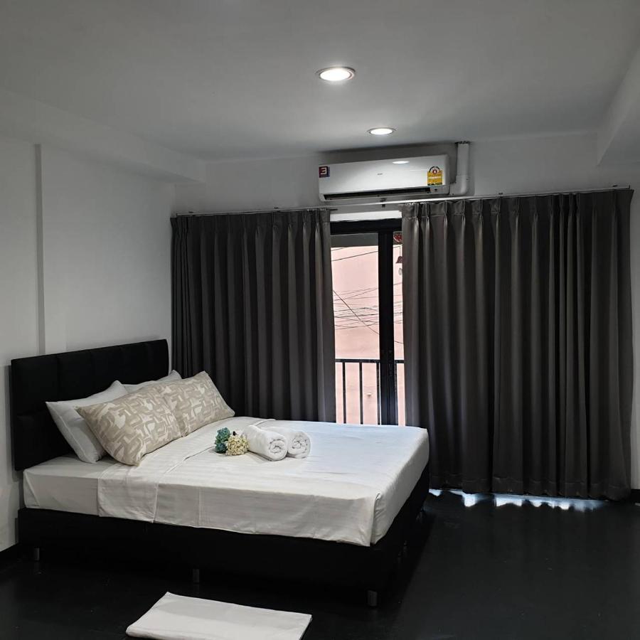 V30 Sukhumvit Hotel Bangkok Exterior photo