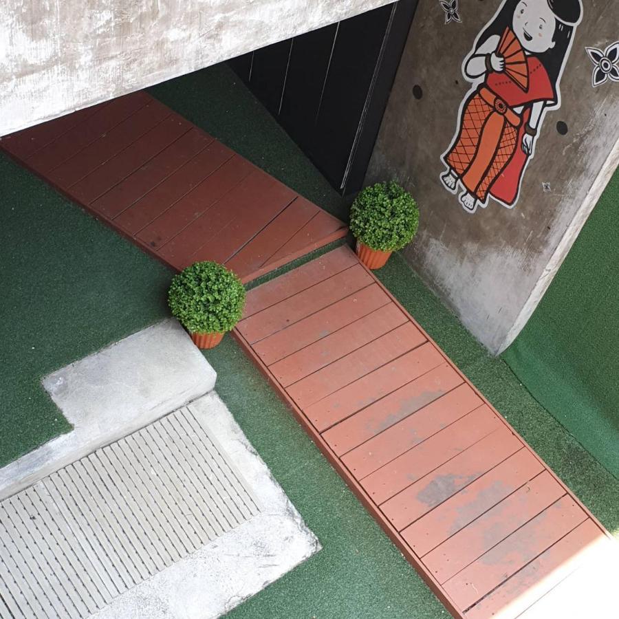 V30 Sukhumvit Hotel Bangkok Exterior photo