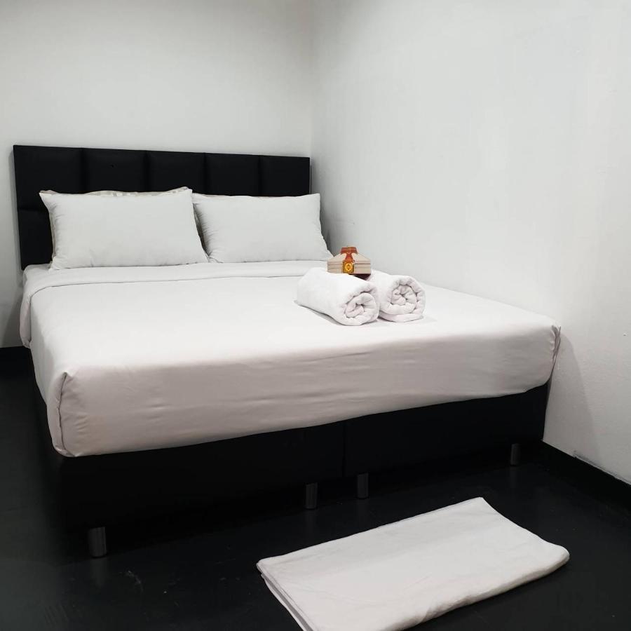 V30 Sukhumvit Hotel Bangkok Exterior photo