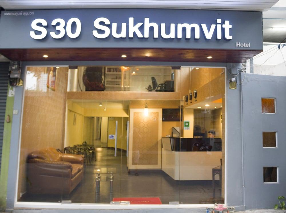 V30 Sukhumvit Hotel Bangkok Exterior photo